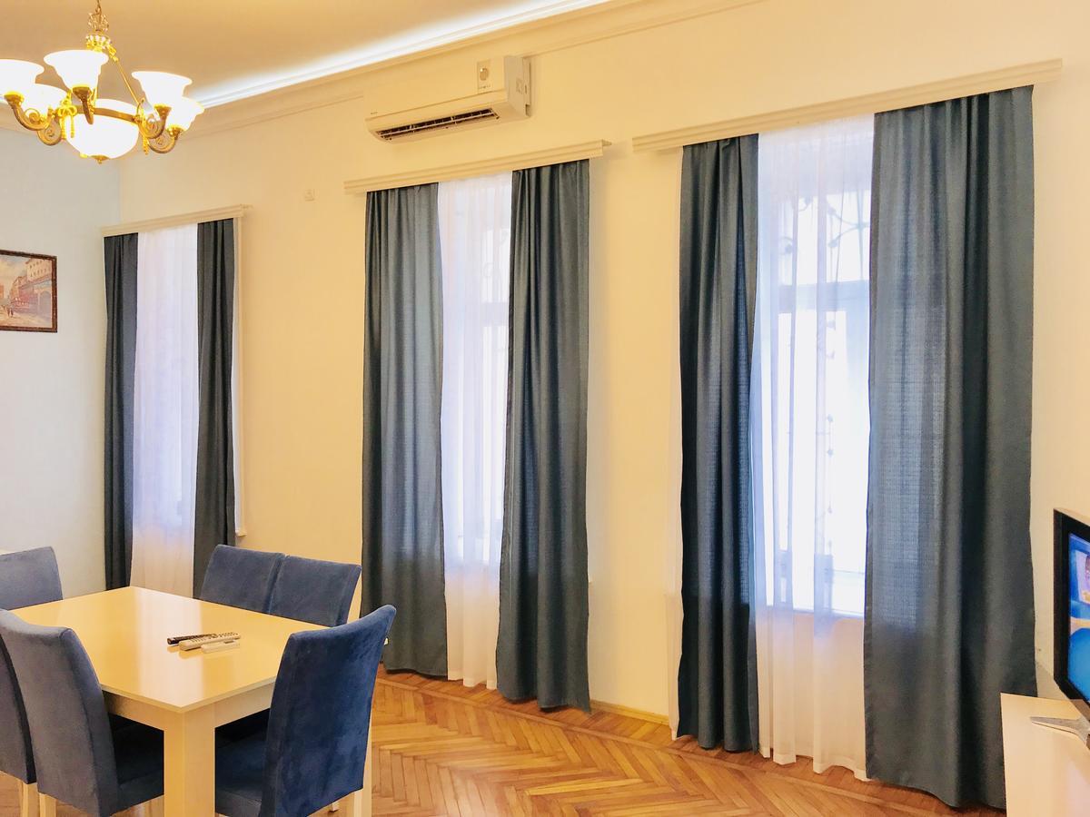 Check-In Apartment Near Fountain Square Vidadi Str Baku Ngoại thất bức ảnh