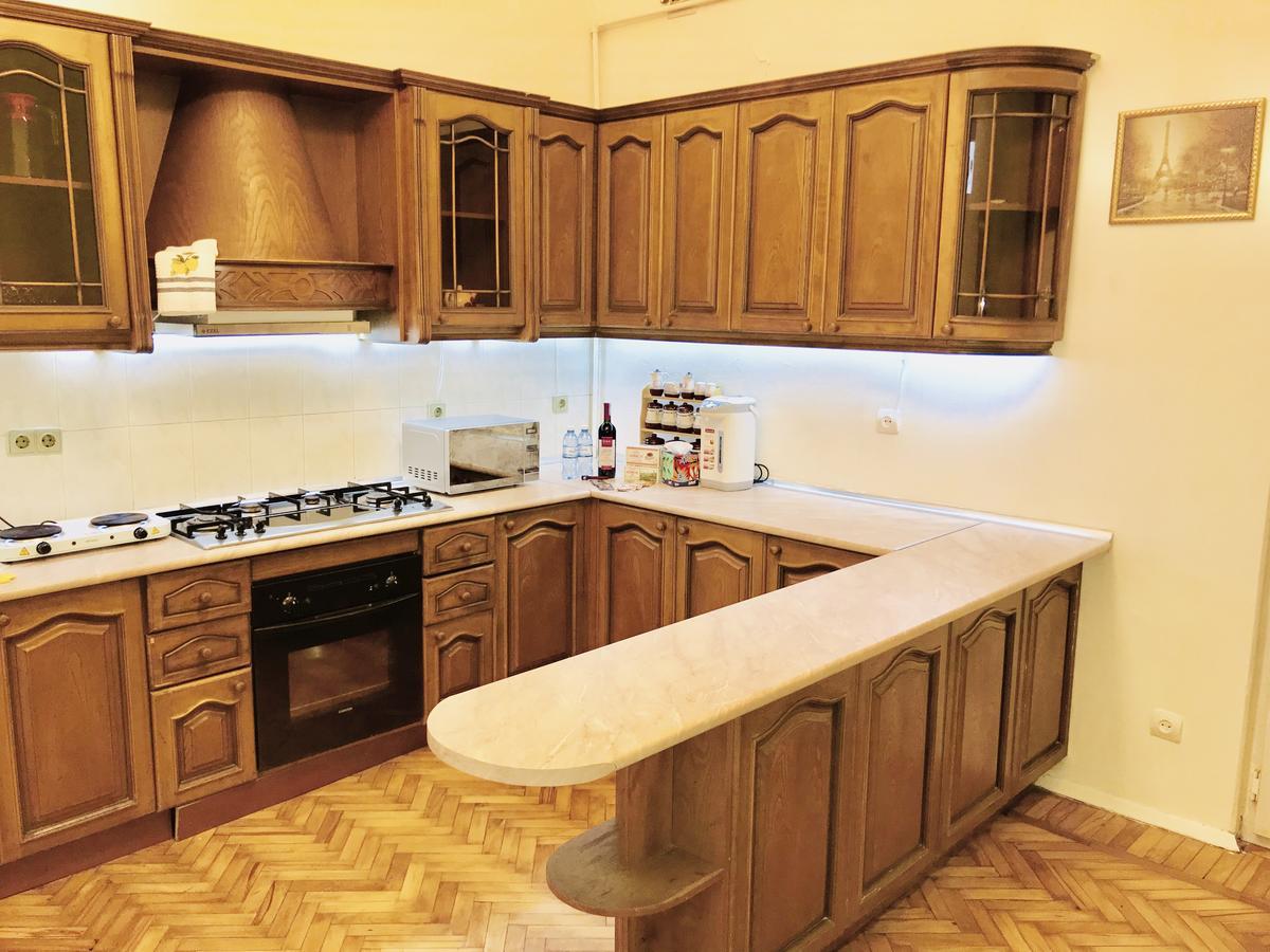 Check-In Apartment Near Fountain Square Vidadi Str Baku Ngoại thất bức ảnh