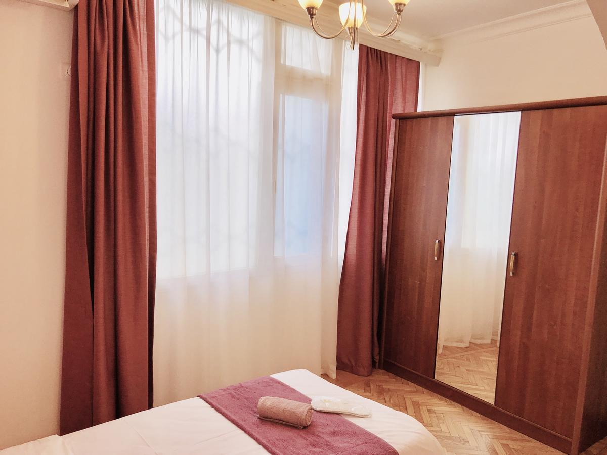 Check-In Apartment Near Fountain Square Vidadi Str Baku Ngoại thất bức ảnh